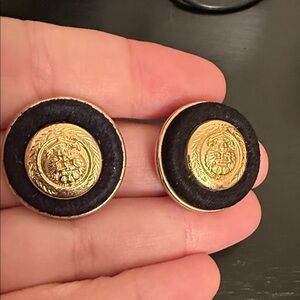 Ellen Designs signed gold tone Lion Clip On Earrings